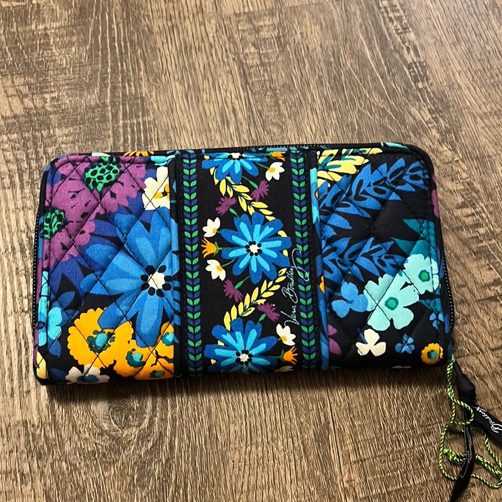 Vera Bradley accordion wallet- brand new